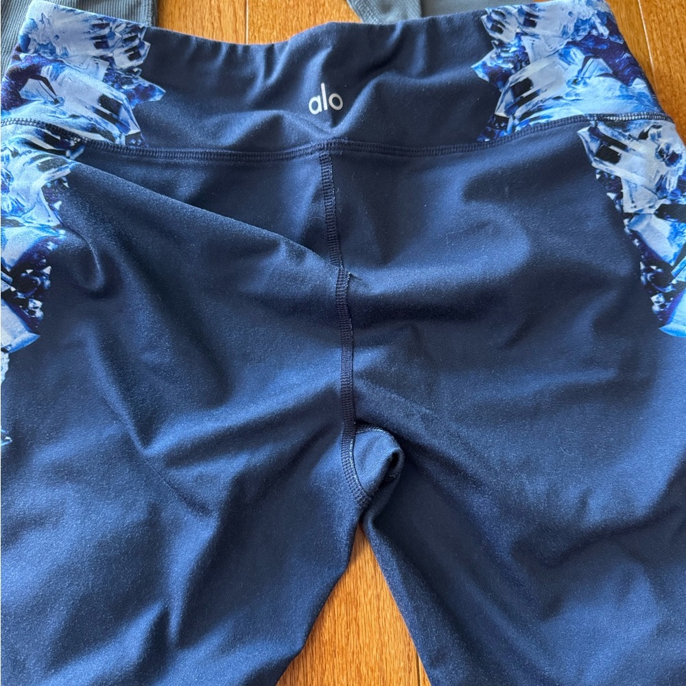Alo Yoga Medium Goddess Legging - like new condition! - Picture 3 of 4